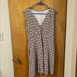 XL sleeveless Brown and White Geometric Dress